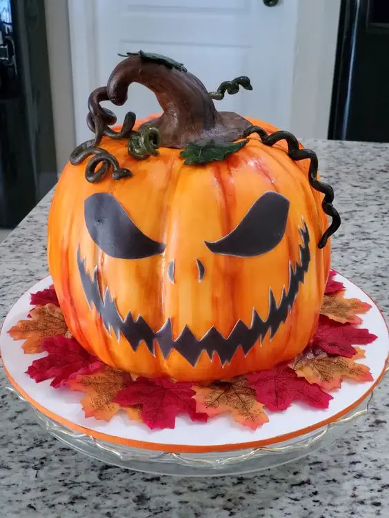 Jack-O'Lantern Halloween Cake